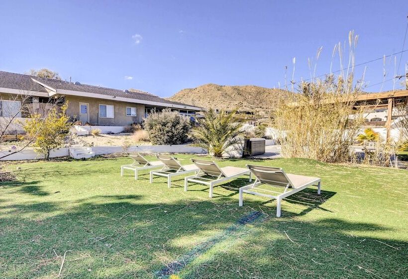 Tranquil Home W/ Pool   14 Mi To Joshua Tree!