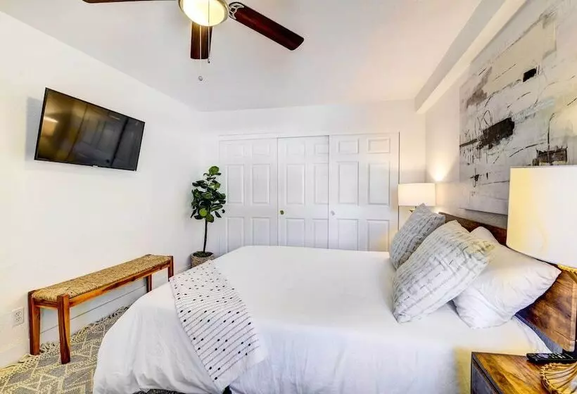 Tranquil Home W/ Pool   14 Mi To Joshua Tree!