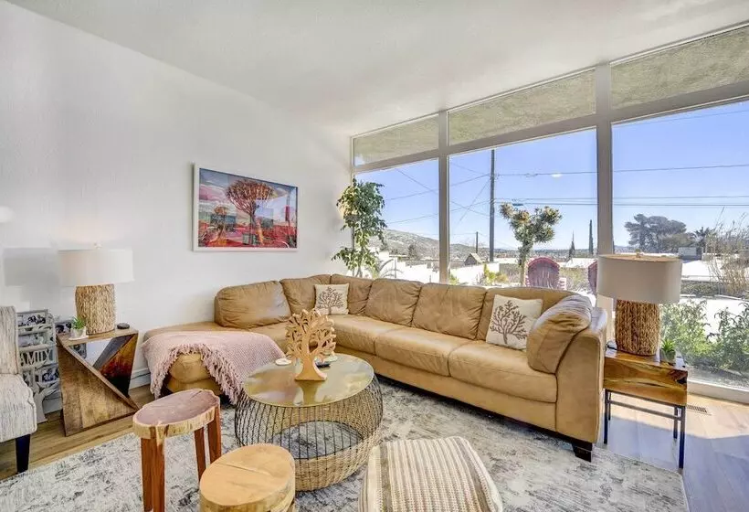 Tranquil Home W/ Pool   14 Mi To Joshua Tree!