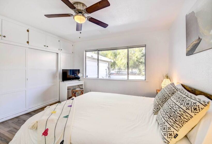 Tranquil Home W/ Pool   14 Mi To Joshua Tree!