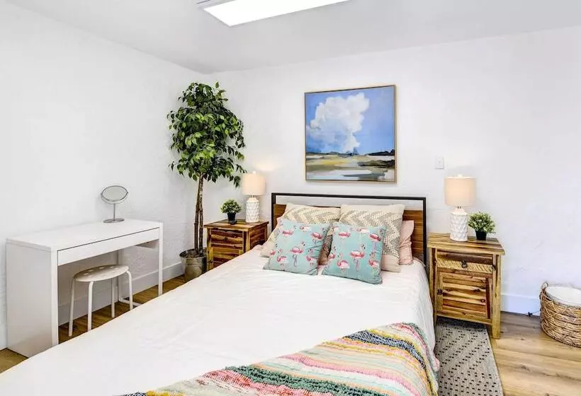 Tranquil Home W/ Pool   14 Mi To Joshua Tree!