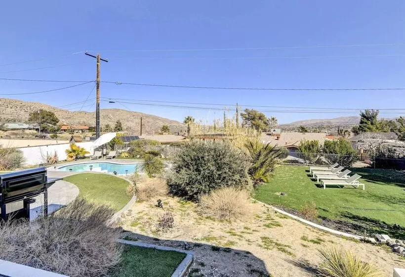 Tranquil Home W/ Pool   14 Mi To Joshua Tree!