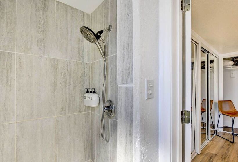 Tranquil Home W/ Pool   14 Mi To Joshua Tree!