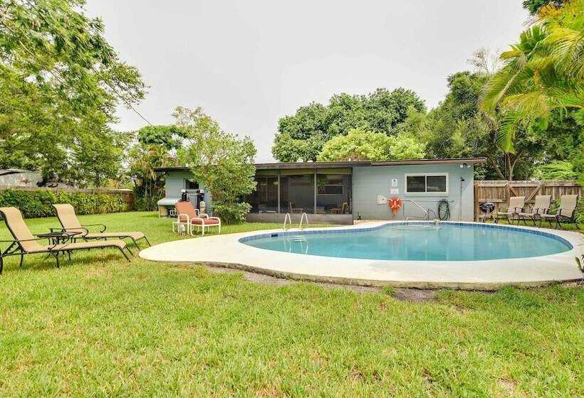 Uncle Louie S Gulf Coast Retreat W/ Outdoor Oasis!