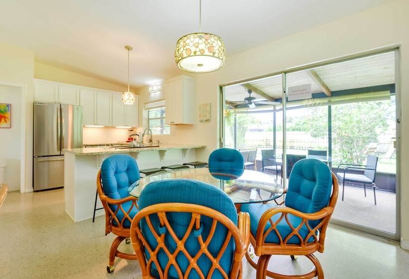 Uncle Louie S Gulf Coast Retreat W/ Outdoor Oasis!