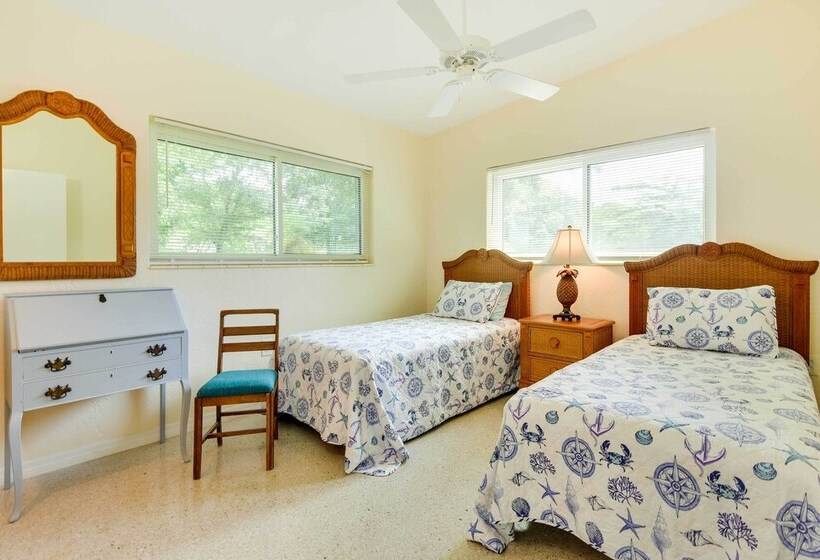 Uncle Louie S Gulf Coast Retreat W/ Outdoor Oasis!