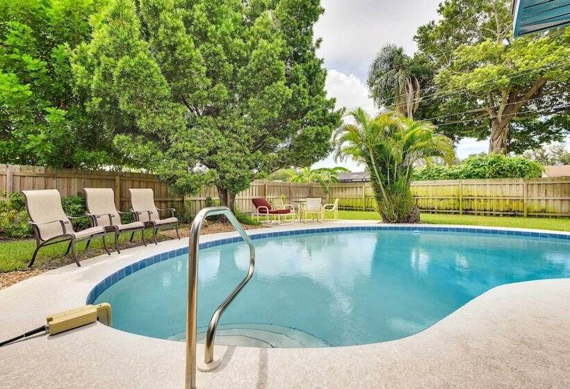 Uncle Louie S Gulf Coast Retreat W/ Outdoor Oasis!