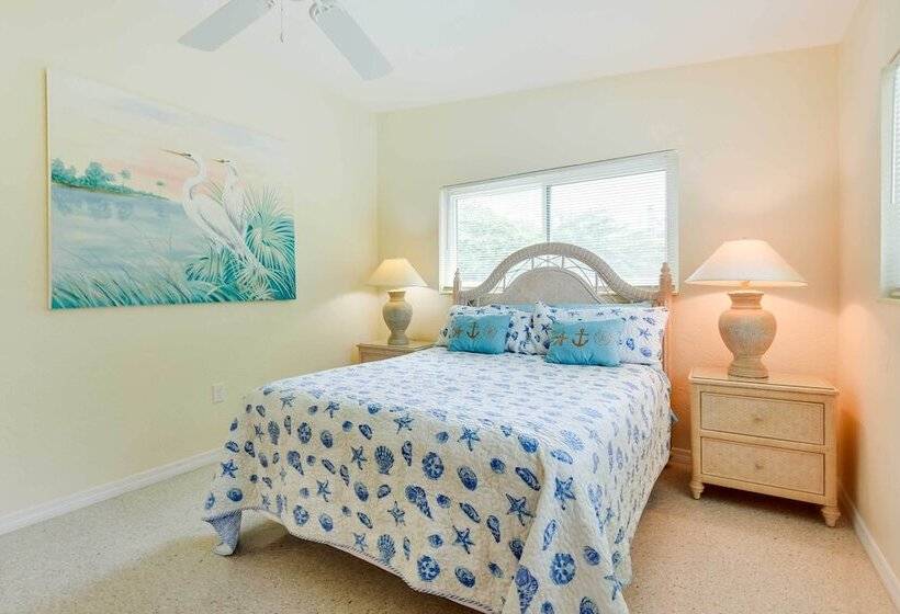 Uncle Louie S Gulf Coast Retreat W/ Outdoor Oasis!