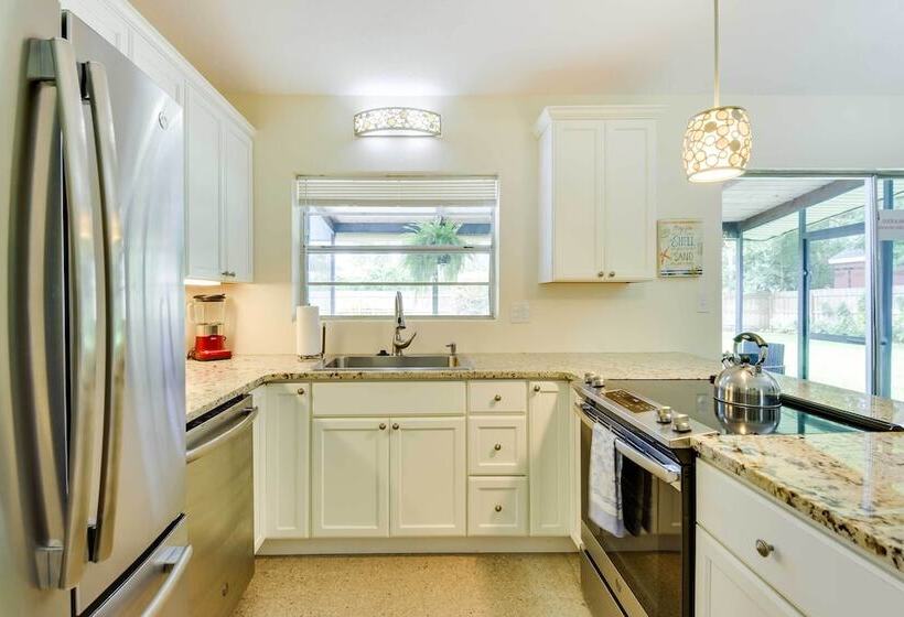 Uncle Louie S Gulf Coast Retreat W/ Outdoor Oasis!