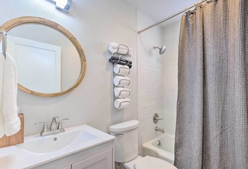 Updated Fayetteville Home < 2 Miles To Uark!