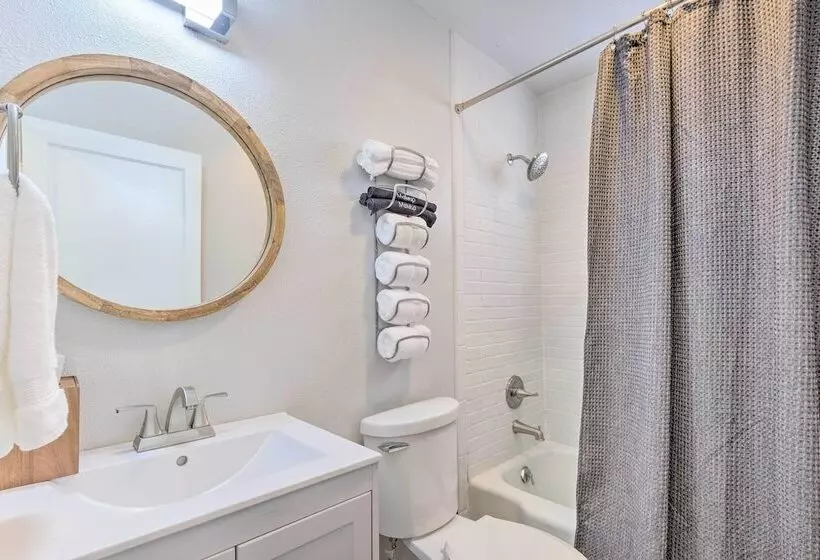 Updated Fayetteville Home < 2 Miles To Uark!