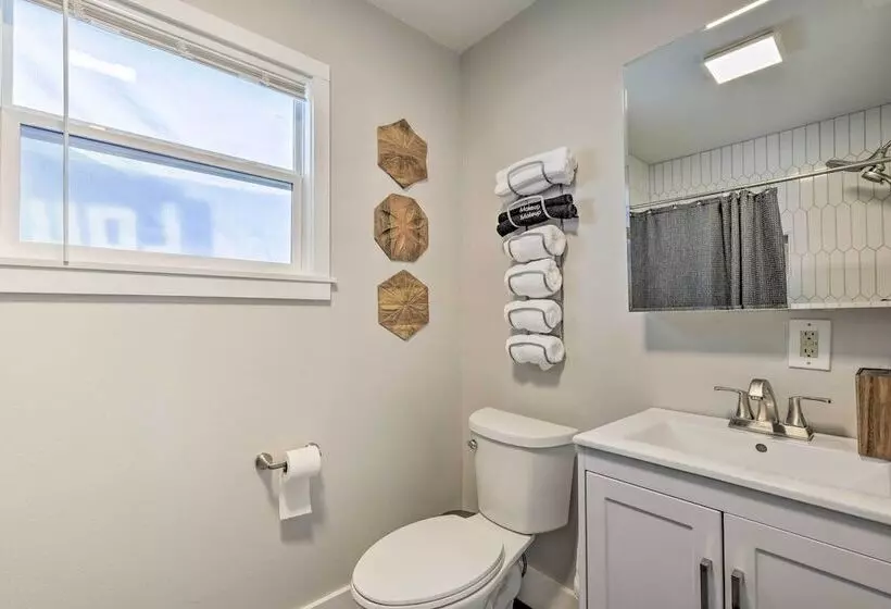 Updated Fayetteville Home < 2 Miles To Uark!