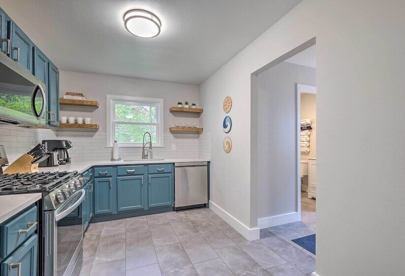 Updated Fayetteville Home < 2 Miles To Uark!