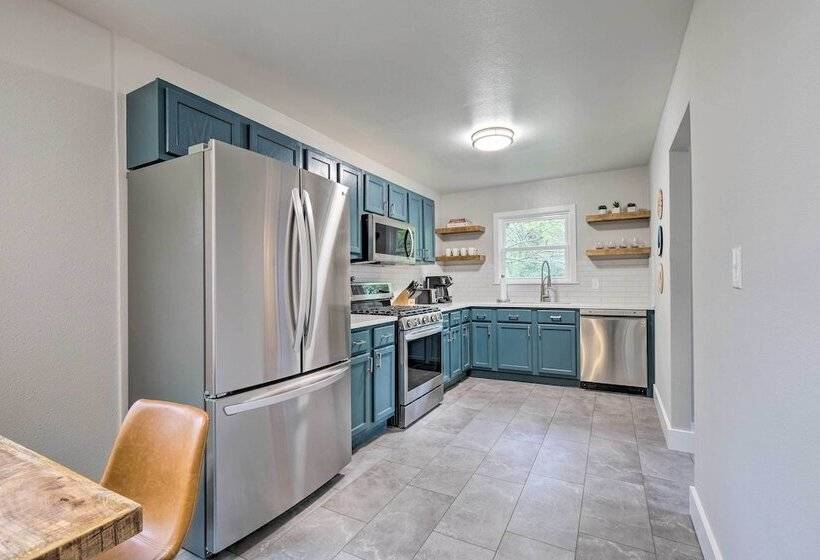 Updated Fayetteville Home < 2 Miles To Uark!