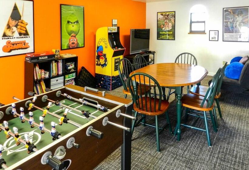Lakefront Home W/ Game Room, Kayaks, & Fire Pit