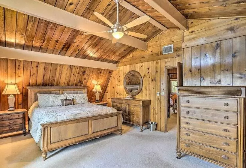 Lakefront Home W/ Game Room, Kayaks, & Fire Pit