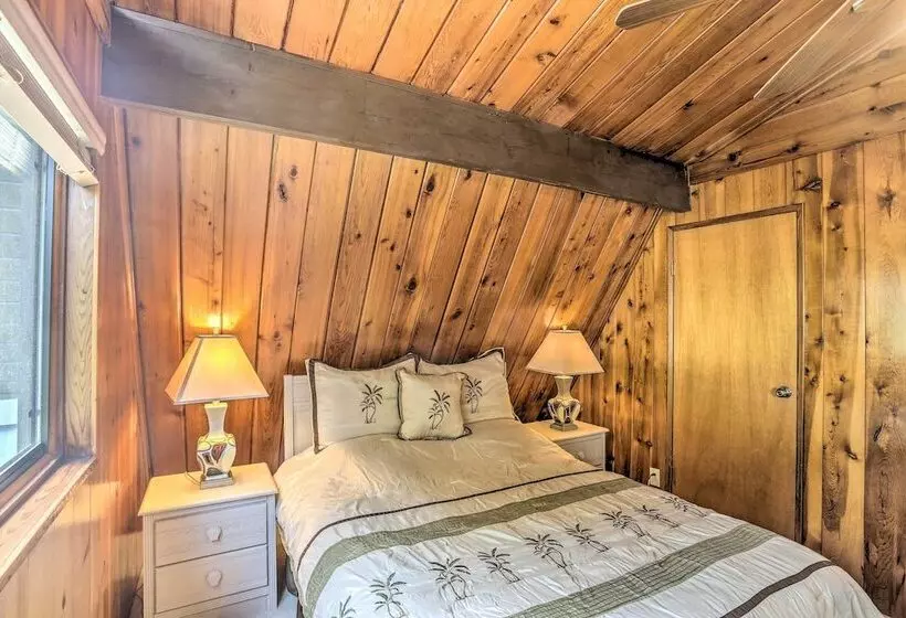 Lakefront Home W/ Game Room, Kayaks, & Fire Pit