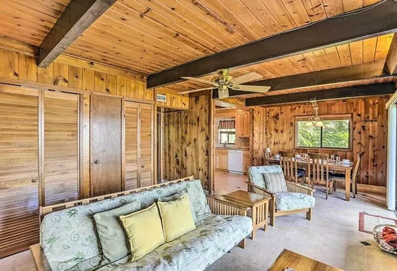 Lakefront Home W/ Game Room, Kayaks, & Fire Pit