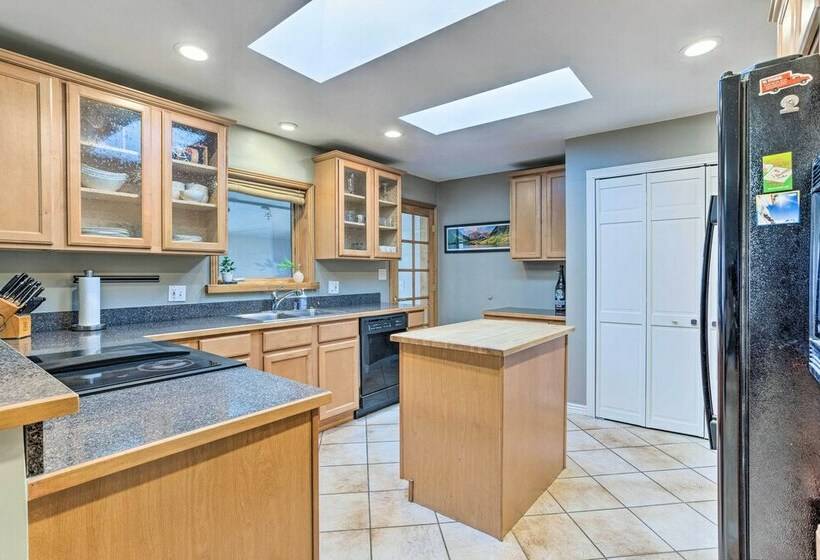 Welcoming Home W/ Grill, 5 Mi To Dtwn Denver!