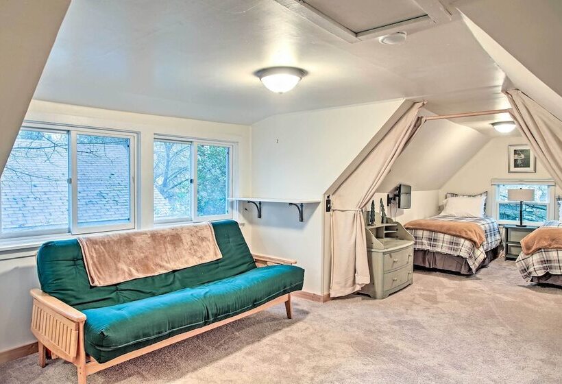 Whimsical Coeur D Alene Escape, Walk To Beach!