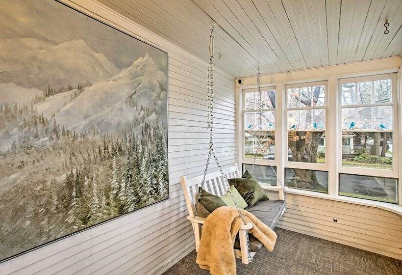 Whimsical Coeur D Alene Escape, Walk To Beach!