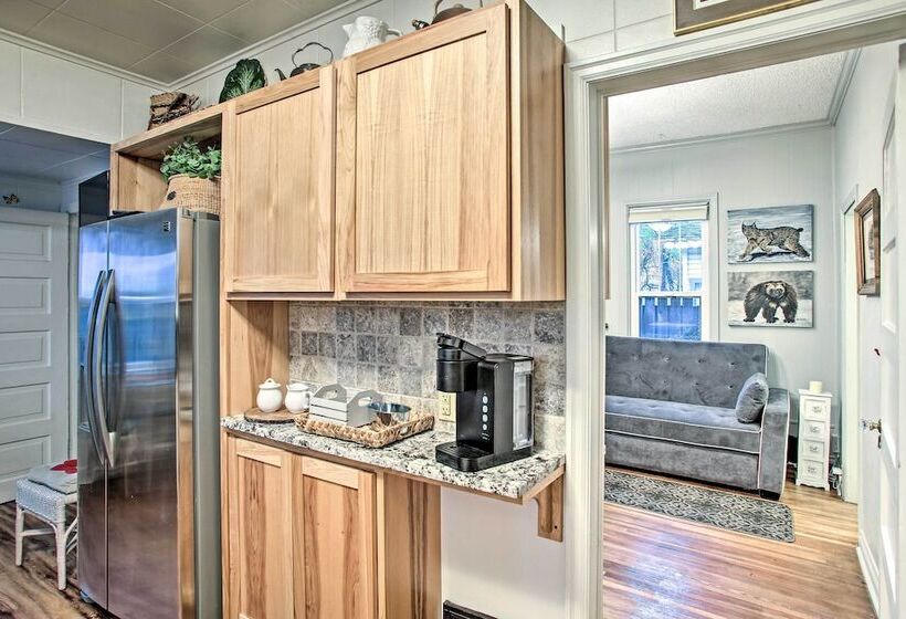 Whimsical Coeur D Alene Escape, Walk To Beach!