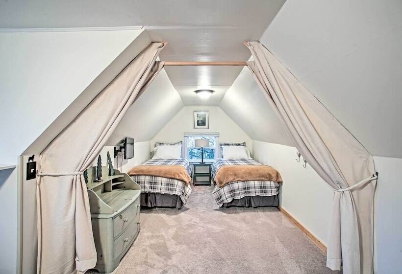 Whimsical Coeur D Alene Escape, Walk To Beach!