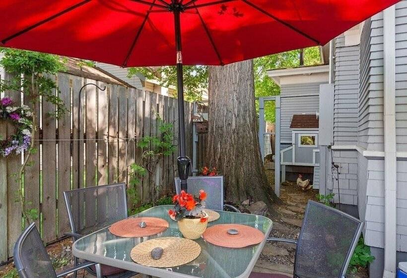 Whimsical Coeur D Alene Escape, Walk To Beach!