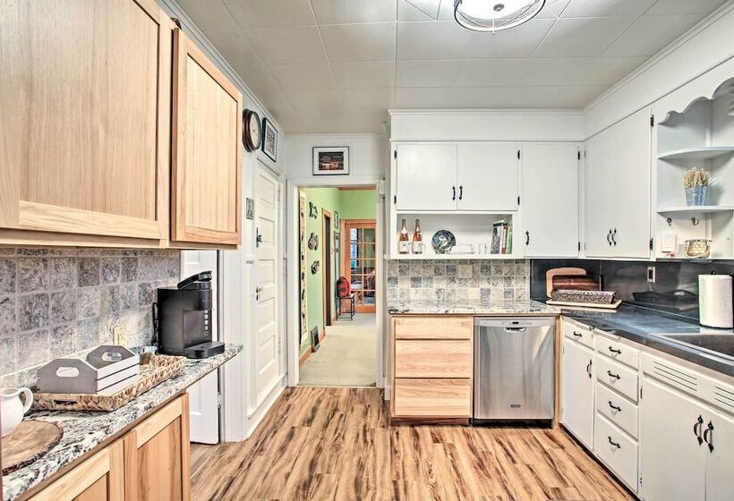 Whimsical Coeur D Alene Escape, Walk To Beach!