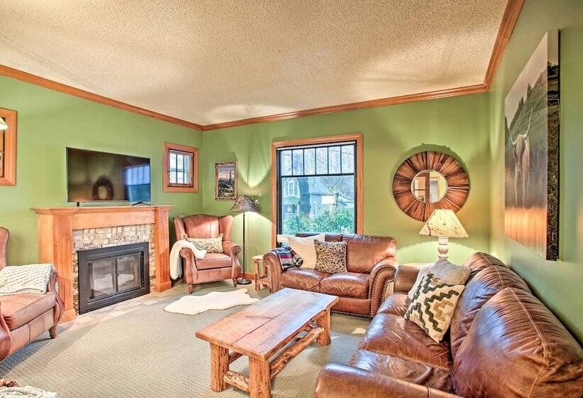 Whimsical Coeur D Alene Escape, Walk To Beach!