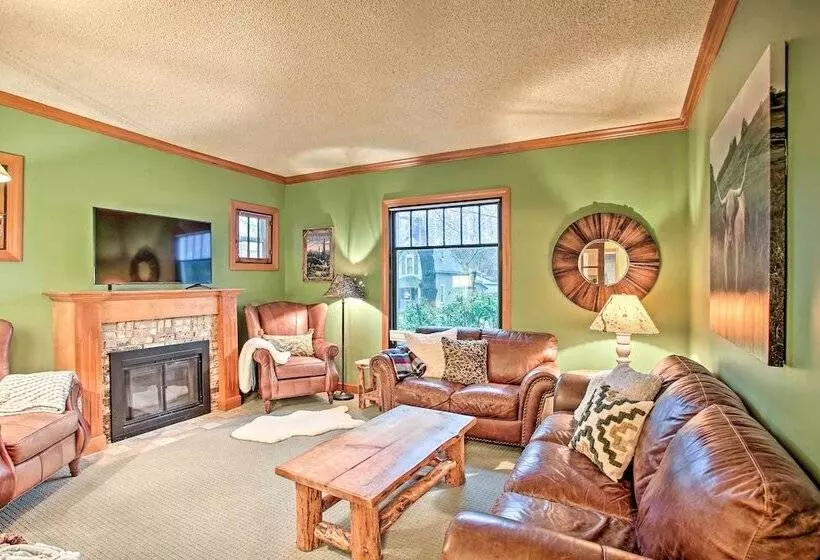 Whimsical Coeur D Alene Escape, Walk To Beach!