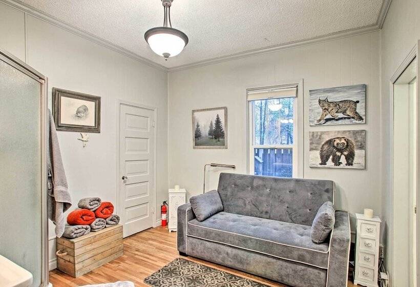 Whimsical Coeur D Alene Escape, Walk To Beach!