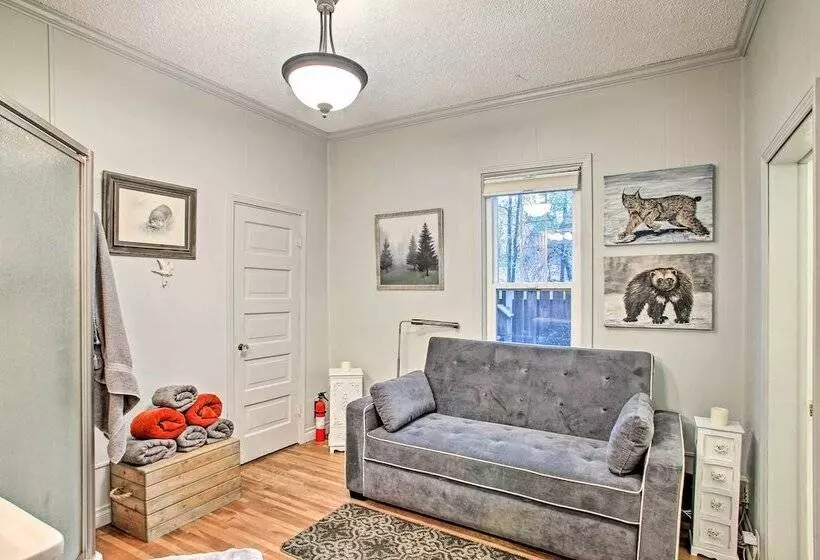 Whimsical Coeur D Alene Escape, Walk To Beach!