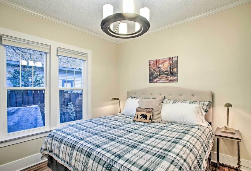 Whimsical Coeur D Alene Escape, Walk To Beach!