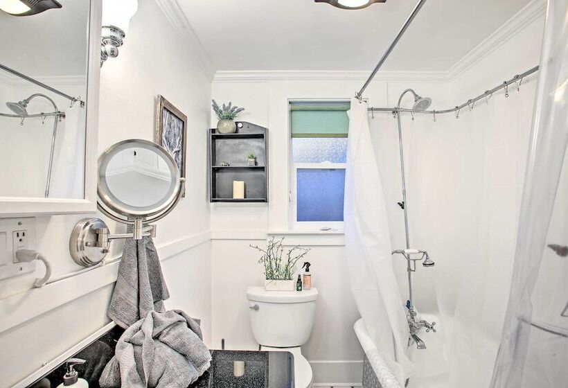 Whimsical Coeur D Alene Escape, Walk To Beach!