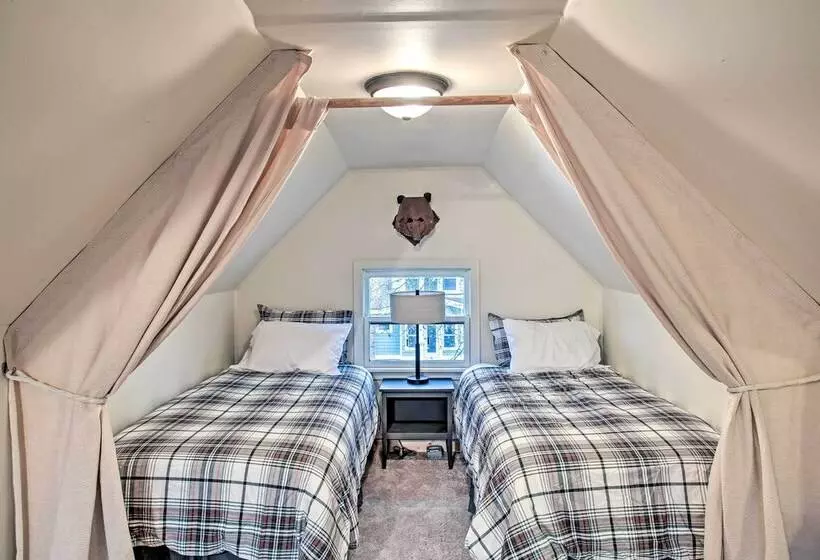 Whimsical Coeur D Alene Escape, Walk To Beach!