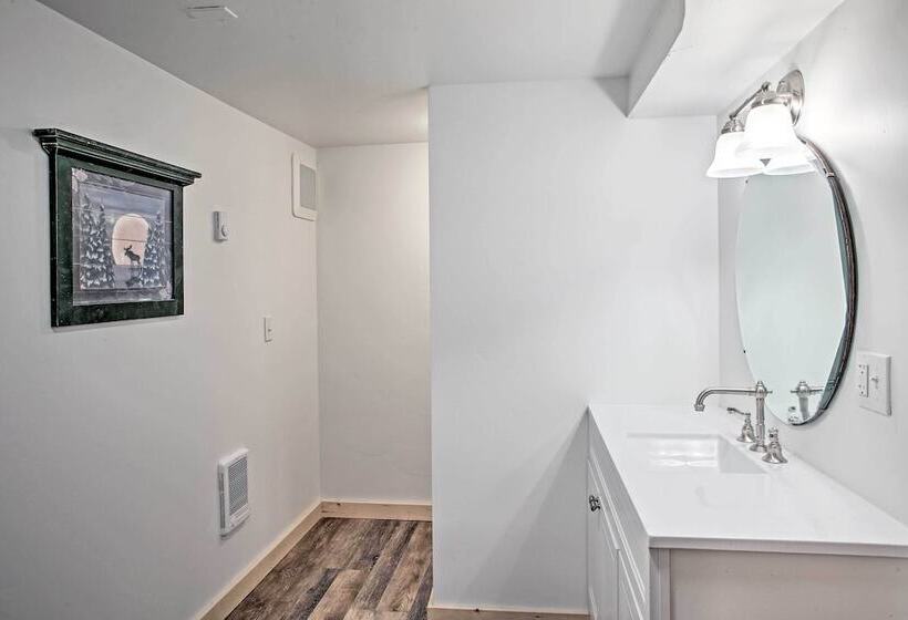 Whimsical Coeur D Alene Escape, Walk To Beach!