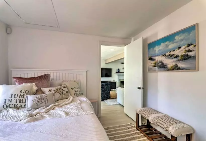 Charming West Yarmouth Home ~ 2 Mi To Beach!