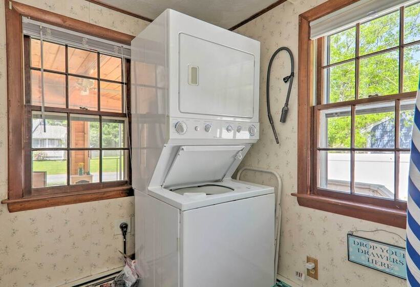 Charming West Yarmouth Home ~ 2 Mi To Beach!