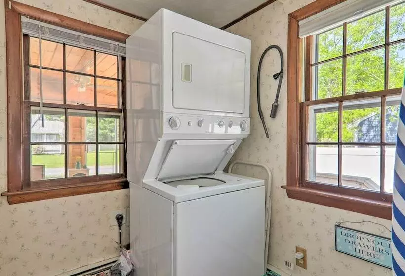 Charming West Yarmouth Home ~ 2 Mi To Beach!