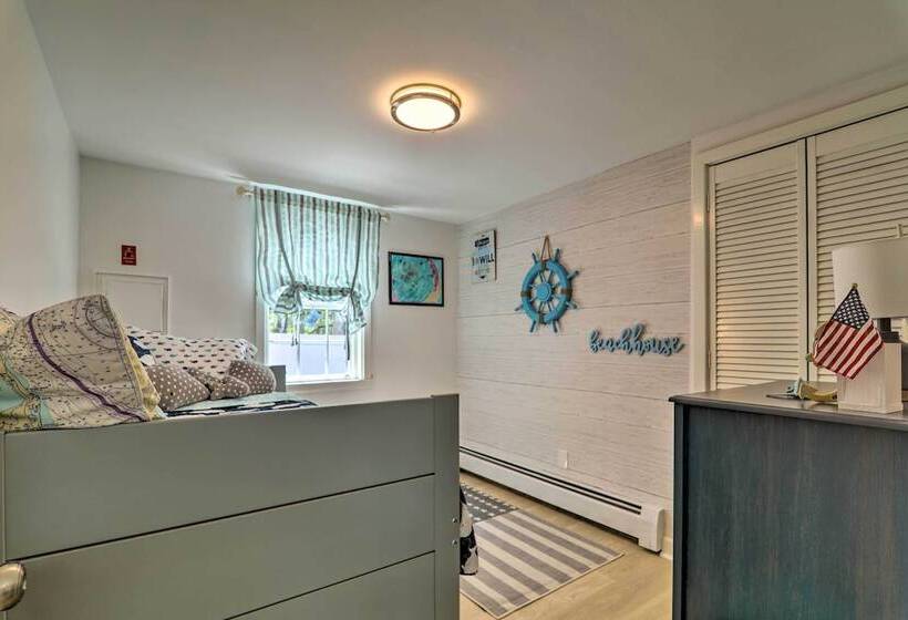 Charming West Yarmouth Home ~ 2 Mi To Beach!