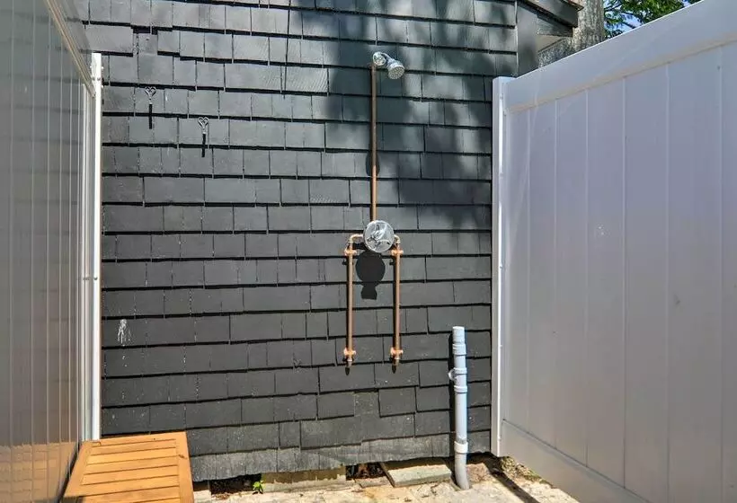 Charming West Yarmouth Home ~ 2 Mi To Beach!