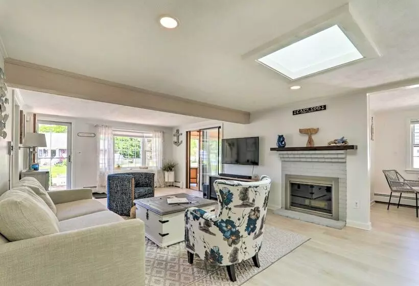 Charming West Yarmouth Home ~ 2 Mi To Beach!