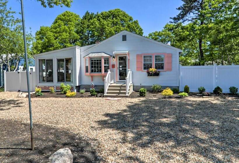 Charming West Yarmouth Home ~ 2 Mi To Beach!