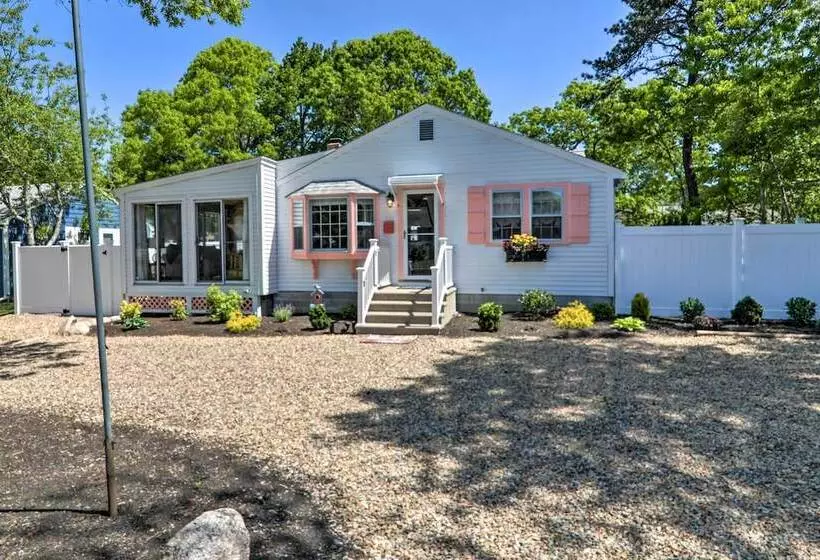 Charming West Yarmouth Home ~ 2 Mi To Beach!