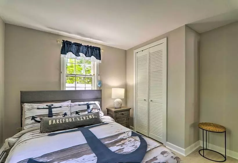 Charming West Yarmouth Home ~ 2 Mi To Beach!