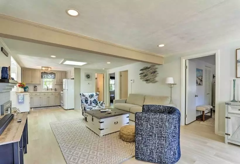 Charming West Yarmouth Home ~ 2 Mi To Beach!