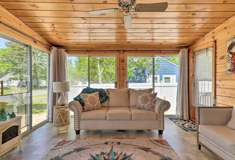 Charming West Yarmouth Home ~ 2 Mi To Beach!