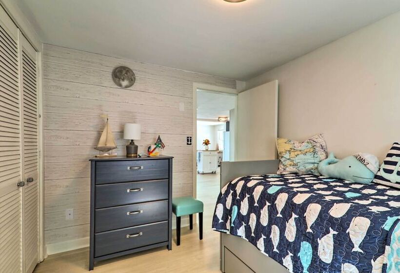 Charming West Yarmouth Home ~ 2 Mi To Beach!