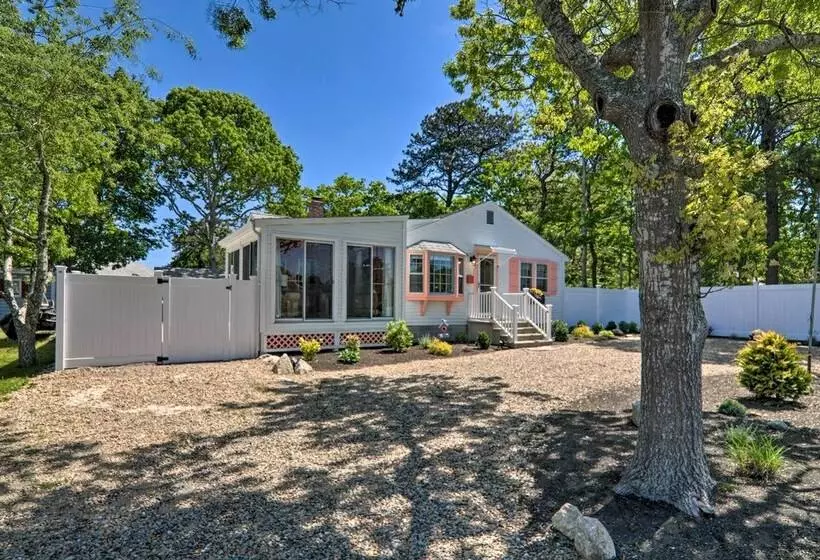 Charming West Yarmouth Home ~ 2 Mi To Beach!